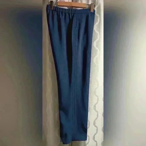 Theory Basic pull on pants. Ladies size 6 - Picture 4 of 8